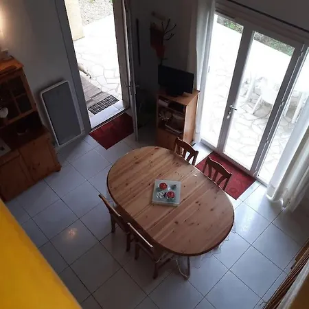 V0736 - - 6 Pers Terrasse Et Parking Prive A 300 M *