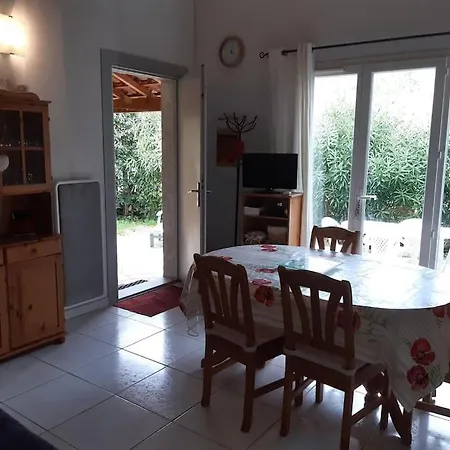 V0736 - - 6 Pers Terrasse Et Parking Prive A 300 M Villa