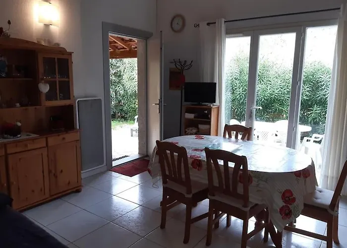 V0736 - - 6 Pers Terrasse Et Parking Prive A 300 M Villa
